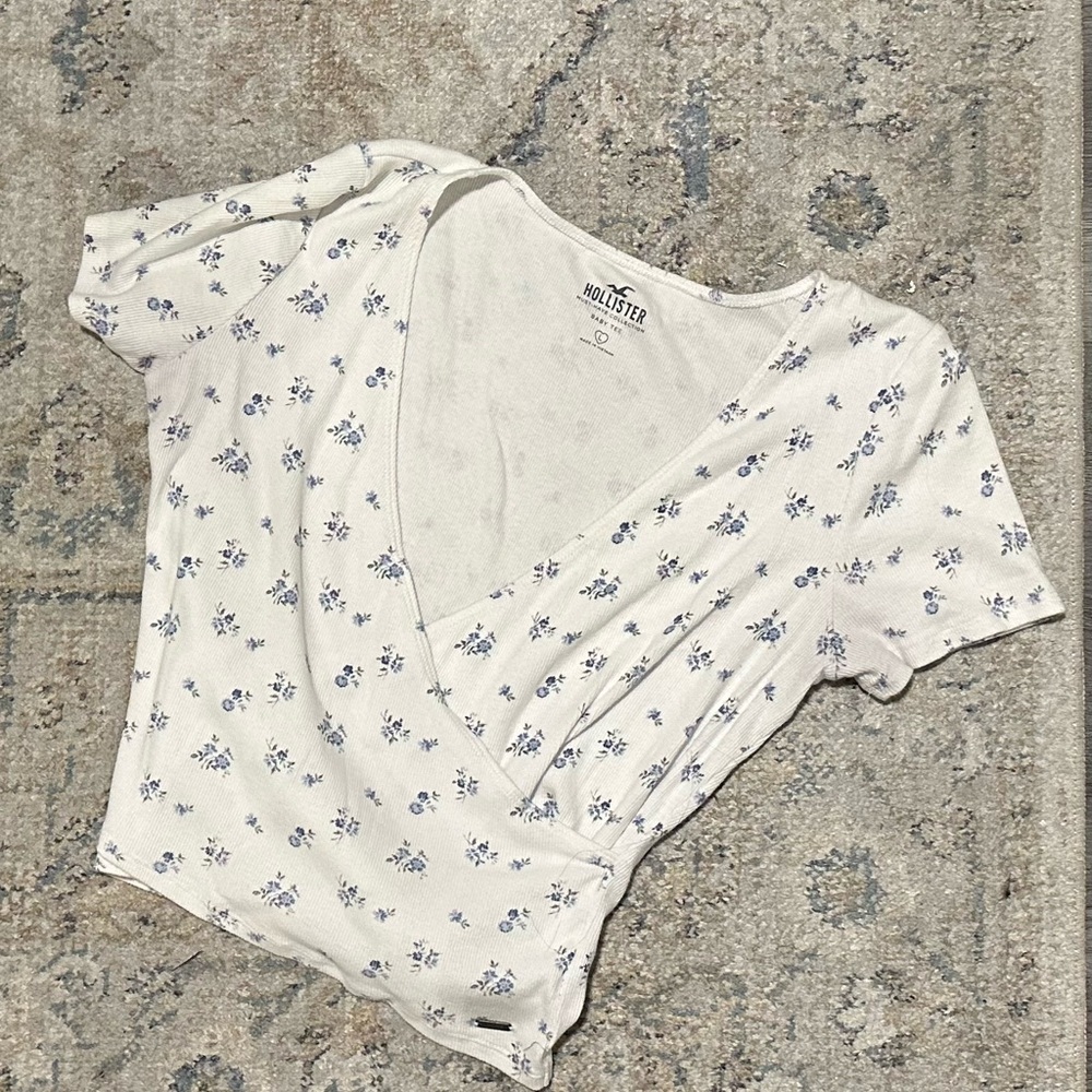 Hollister baby tee with flowers
